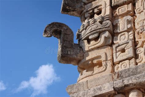 De God van de Regen Chaac! Een Monumentale Uiting van Maya-Spirituele Kracht!